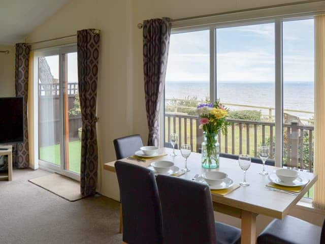 Living room/dining room | Ocean Glade, Corton, near Lowestoft