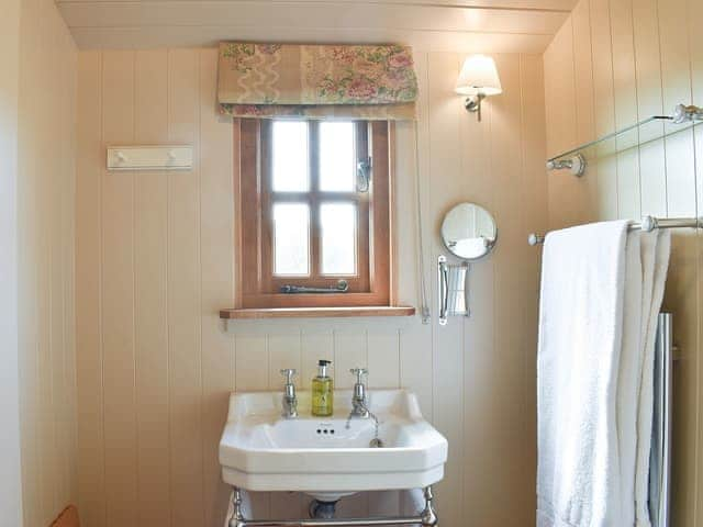 Bathroom | The Dreamer&rsquo;s Hut, Hawnby