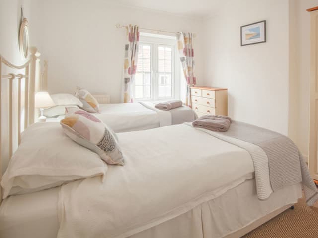 Twin bedroom | Half Penny Cottage, Docking, near Hunstanton