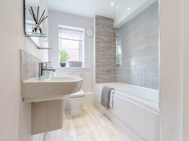 Bathroom | Pannett Place, Whitby