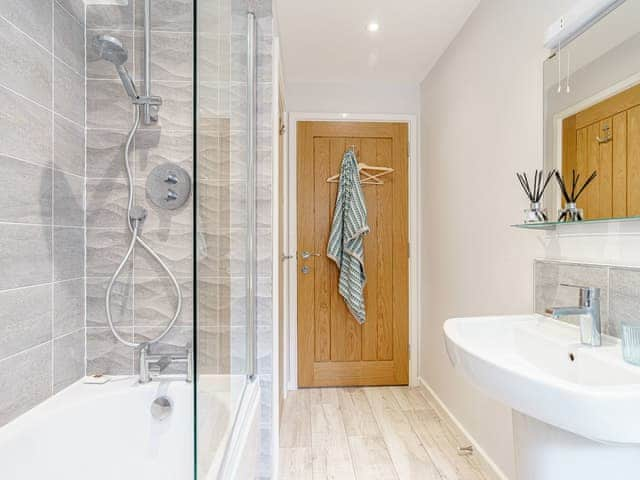 Bathroom | Pannett Place, Whitby