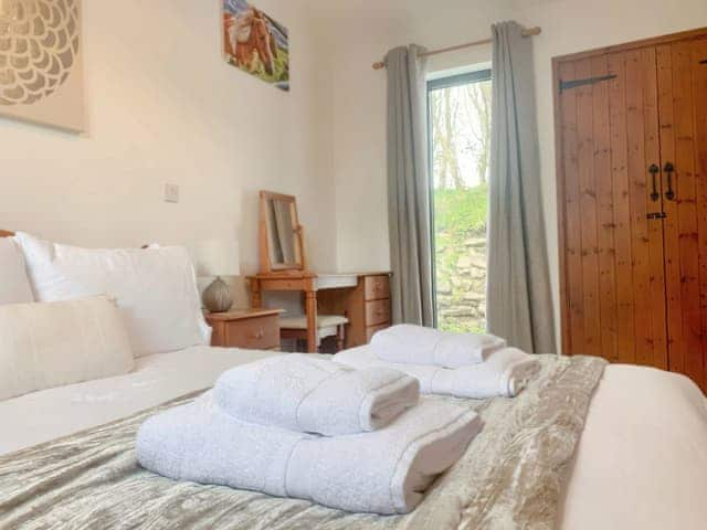 Double bedroom | Delphy - Hallagenna Cottages, St Breward, near Bodmin