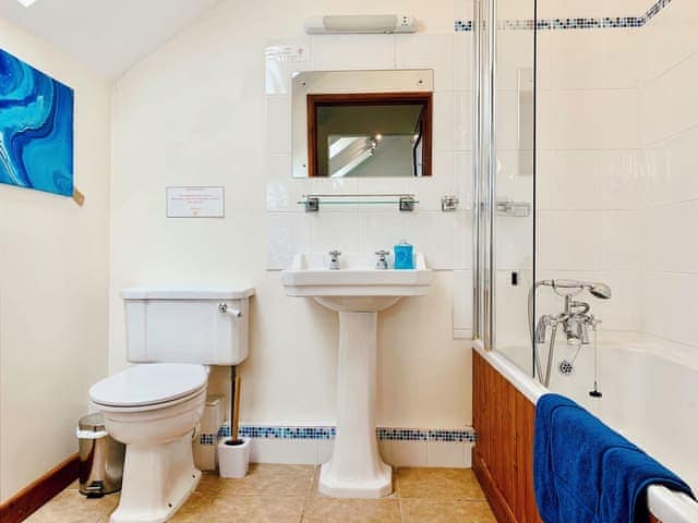 Bathroom | Delphy - Hallagenna Cottages, St Breward, near Bodmin