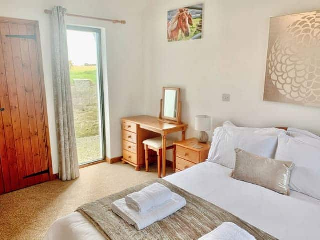 Double bedroom | Old Barn Cottage - Hallagenna Cottages, St Breward, near Bodmin