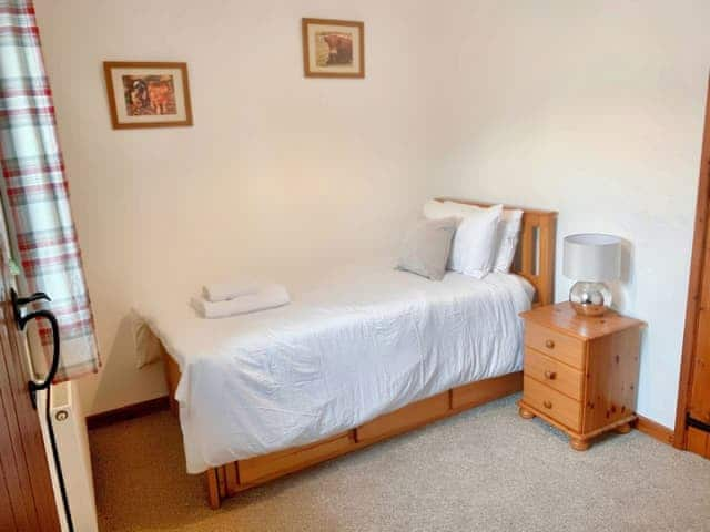 Twin bedroom | Old Barn Cottage - Hallagenna Cottages, St Breward, near Bodmin