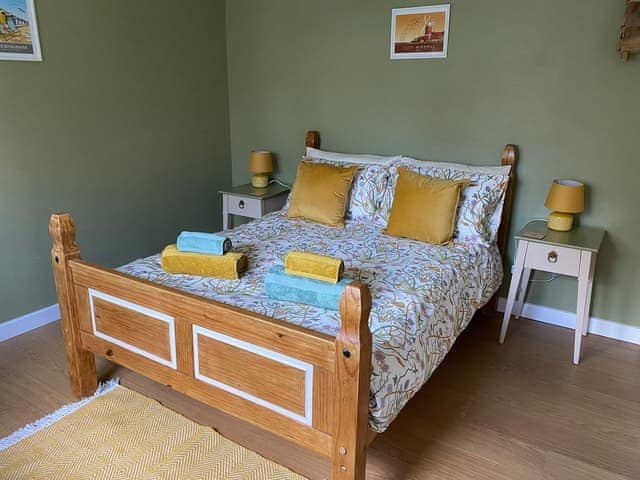 Double bedroom | Beekeeper&rsquo;s Cabin, Booton, Reepham