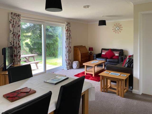 Living room/dining room | Tresco - Rosecraddoc Holiday Village, Liskeard