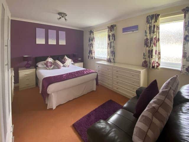 Large double bedroom | Eden - Rosecraddoc Holiday Village, Liskeard