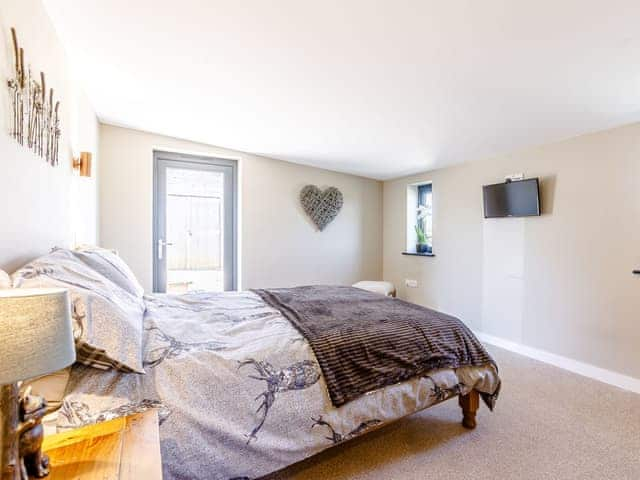 Double bedroom | The Old Dairy - Quarry Hill Farm, Shipton-Under-Wychwood