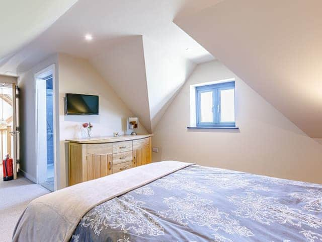 Double bedroom | The Old Dairy - Quarry Hill Farm, Shipton-Under-Wychwood