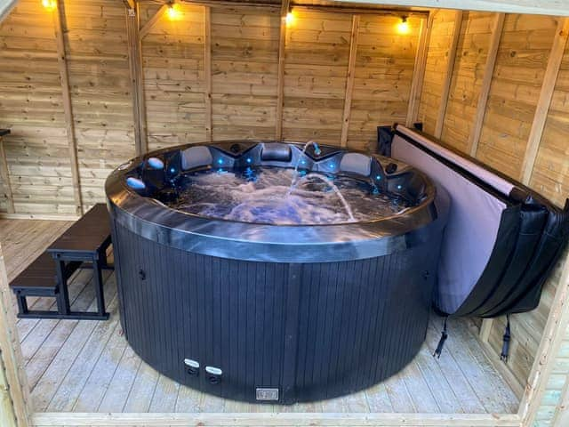 Hot tub | Pointer Cottage, Stalmine, near Poulton-le-Fylde