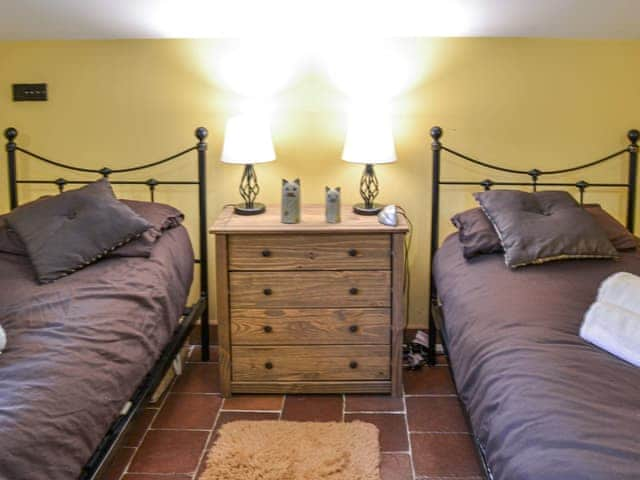 Twin bedroom | Bradcar Farm Cottage, Shropham, near Attleborough