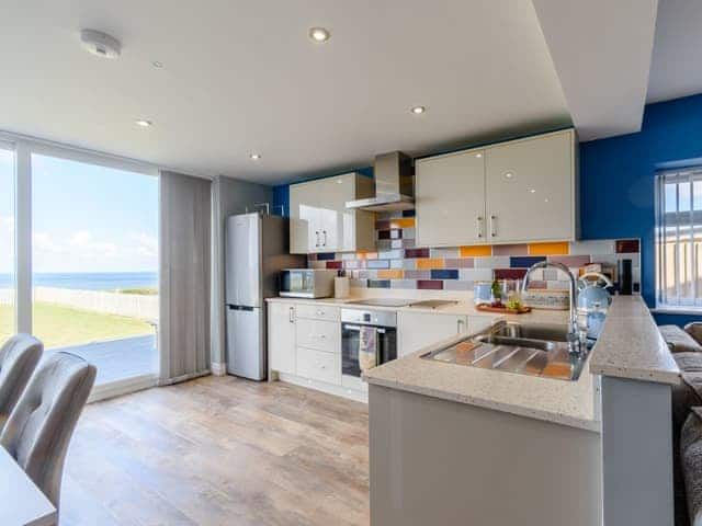 Kitchen | Hunroe Brow - Beach House & Bay View Cottages, Reighton Gap, near Filey