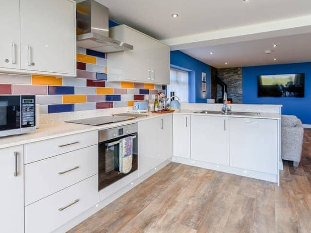 Kitchen | Hunroe Brow - Beach House & Bay View Cottages, Reighton Gap, near Filey