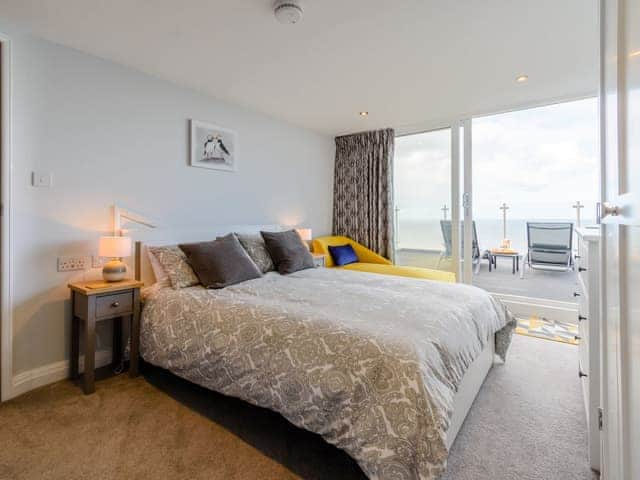 Double bedroom | Hunroe Brow - Beach House & Bay View Cottages, Reighton Gap, near Filey