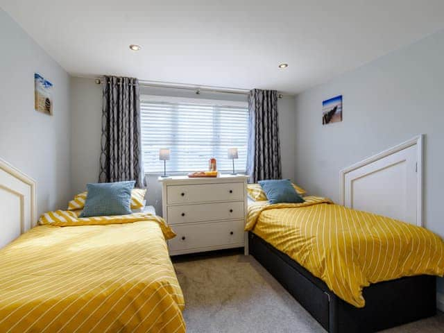 Twin bedroom | Hunroe Brow - Beach House & Bay View Cottages, Reighton Gap, near Filey