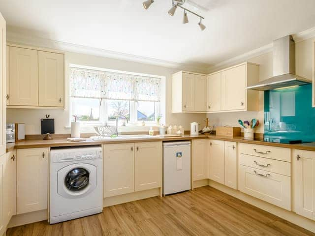 Kitchen | Holly Lodge, Hemsby