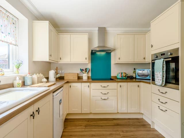 Kitchen | Holly Lodge, Hemsby