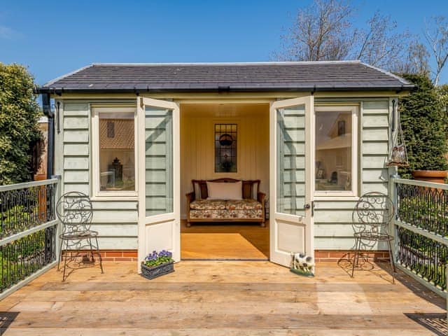 Summerhouse | Holly Lodge, Hemsby