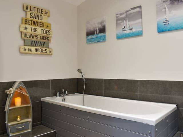 Bathroom | Sir Nigel Gresley, Flamborough