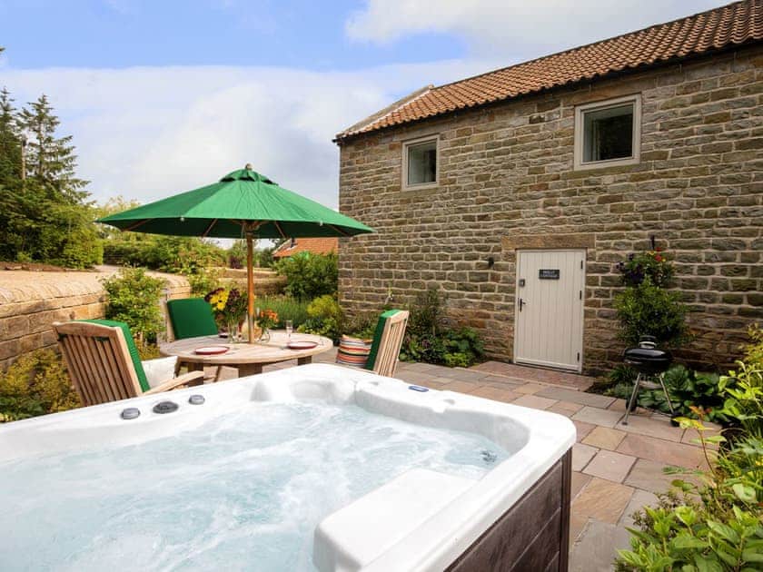 Lovely holiday home with Private hot tub on enclosed patio | Holly Cottage, Harwood Dale, near Scarborough