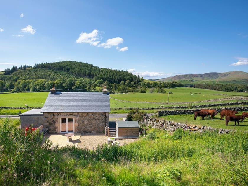 Delightful holiday home in a picturesque setting | Nettlebush Cottage - Drumelzier Place Farm, Drumelzier, near Peebles
