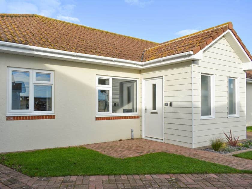 Exterior | Bungalow 6 - Fort Spinney Holiday Bungalows, Yaverland