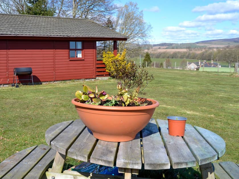 Sitting-out-area | Heather - Hunters Cabins, Forfar