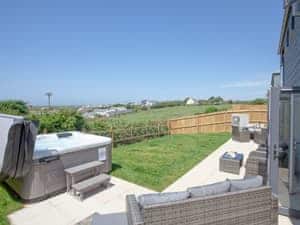Hot tub | Fox Lodge, Crantock, near Newquay