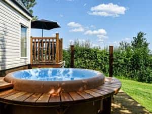 Hot tub | Lakeview Lodge, Malvern
