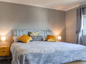 Double bedroom | Helen&rsquo;s View, Torpoint