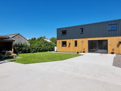 Exterior | Dronefield Lodge, Somerton