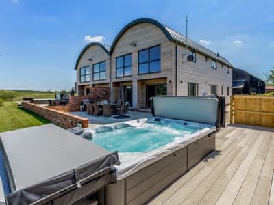 Hot tub | The Dutch Barn - Goldstones Farm, Ashdon, near Saffron Walden