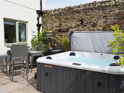 Hot tub | Ellerton House, Richmond