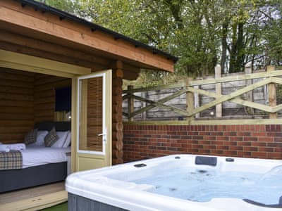 Hot tub | Vindomora Country Lodges - Oswin Lodge - Vindomora Country Lodges , Ebchester, near Consett