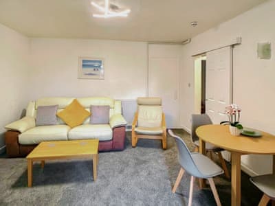 Living area | Apartment 2 Bedford Holiday Flats - Bedford Holiday Flats, Paignton