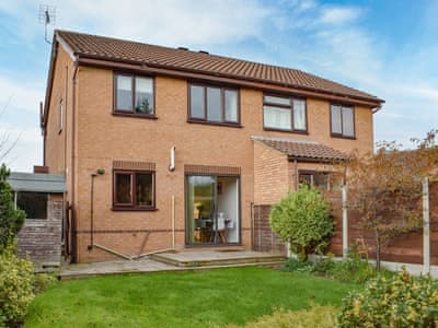 Exterior | Flo&rsquo;s Place, Pickering