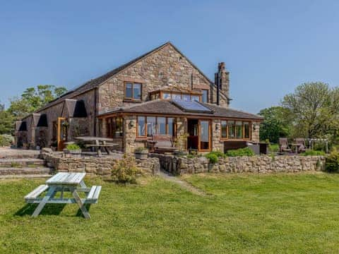 Exterior | Lakeside Escape - White Chimnies, Leek