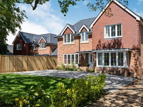 Exterior | Oakwood, Everton