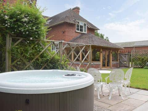 Hot tub | The Woodshed, Letton