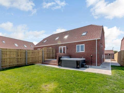 Hot tub o the rear patio | 3 Dawson Park - Dawson Holiday Homes, Mablethorpe