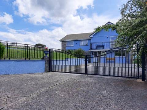 Driveway | Marlais View, Llansadwrn