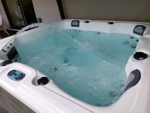 Typical hot tub | Maple - Little Dunley Cottages, Bovey Tracey