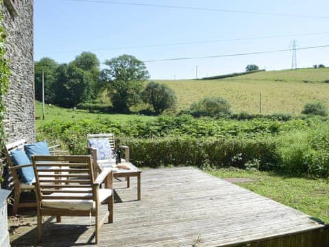 Decking | Y Stabl - Neuadd Deg, Carmarthen