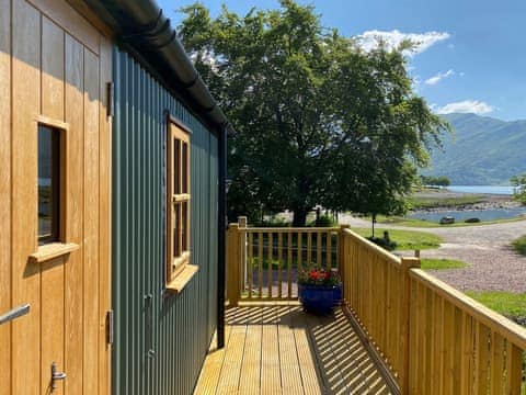 Exterior | Corran Shepherd&rsquo;s Hut, Corran