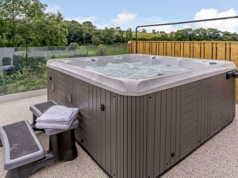 Hot tub | Cwmporthman Farm Cottage, Blaenporth