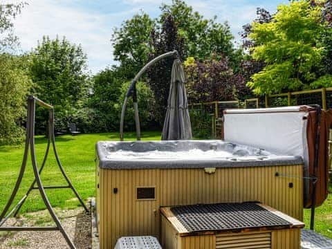 Hot tub | Toms Cabin - Byre Cottages, Stelling Minnis, near Canterbury