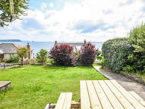 Garden and rear access | Ketch, Portscatho