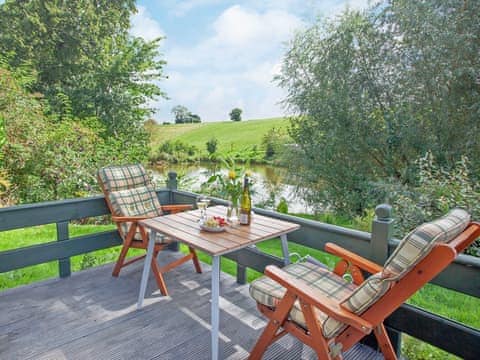 Sitting-out-area | Coot Roundhouse - Ponsford Ponds, Knowle, near Cullompton