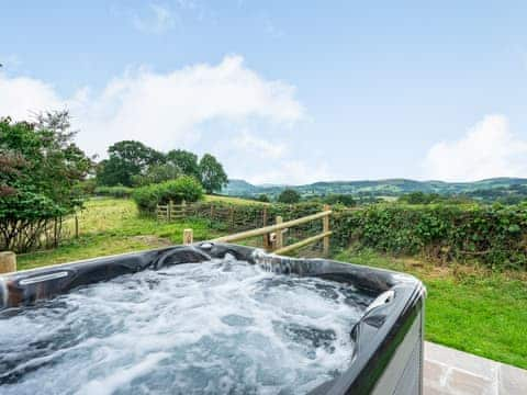 Hot tub | Meadowcroft, Hundred House, near Llandrindod Wells